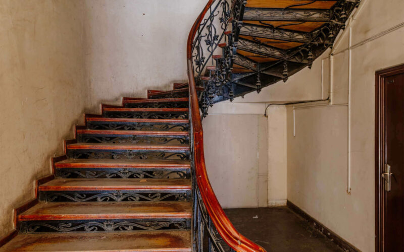 22-spiral-stairs